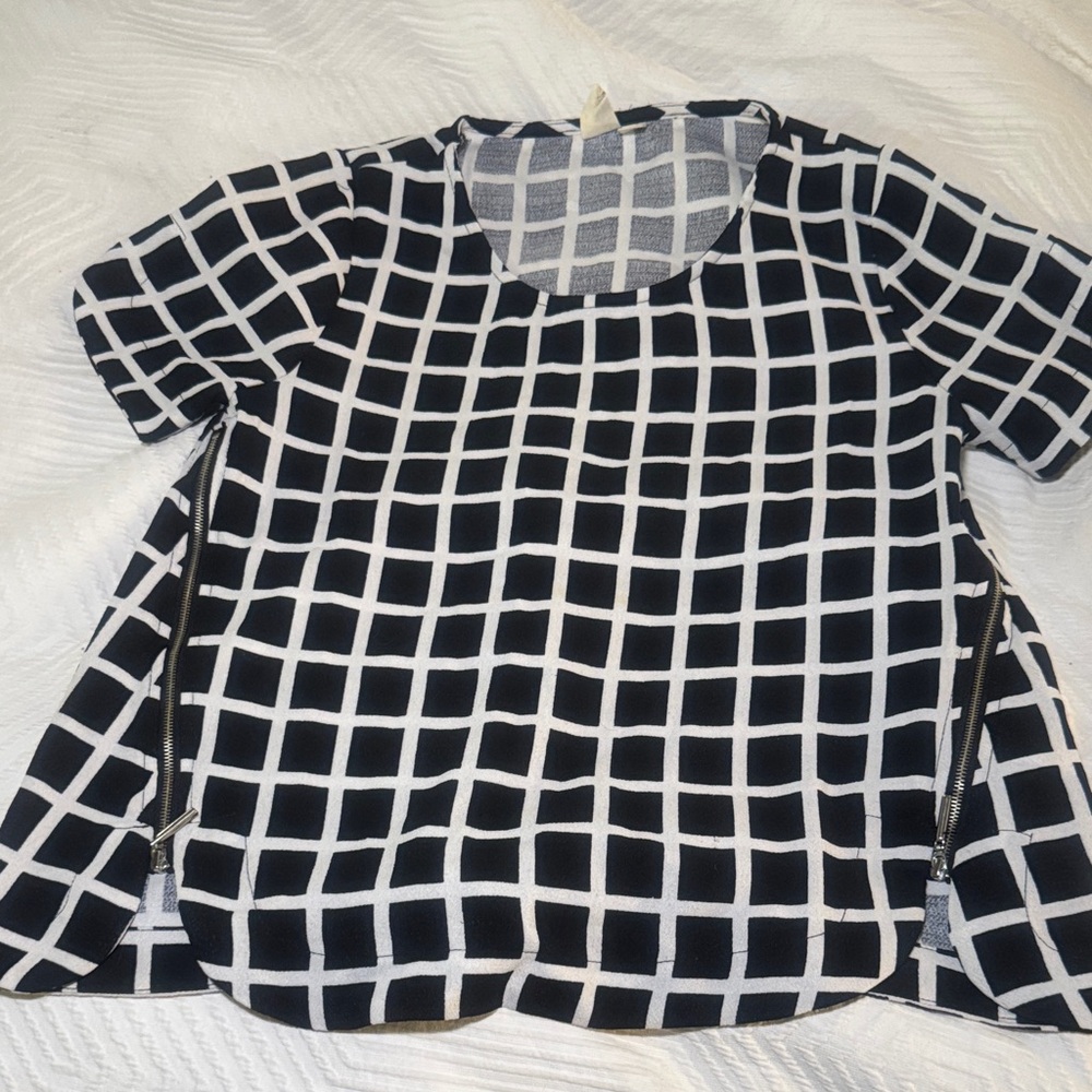 Women's Black and White Grid Pattern Top